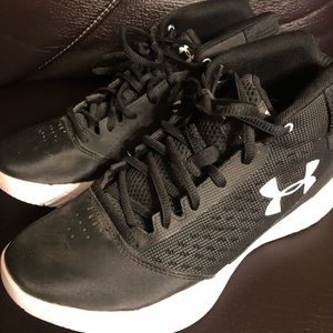 under armour womens basketball shoes.